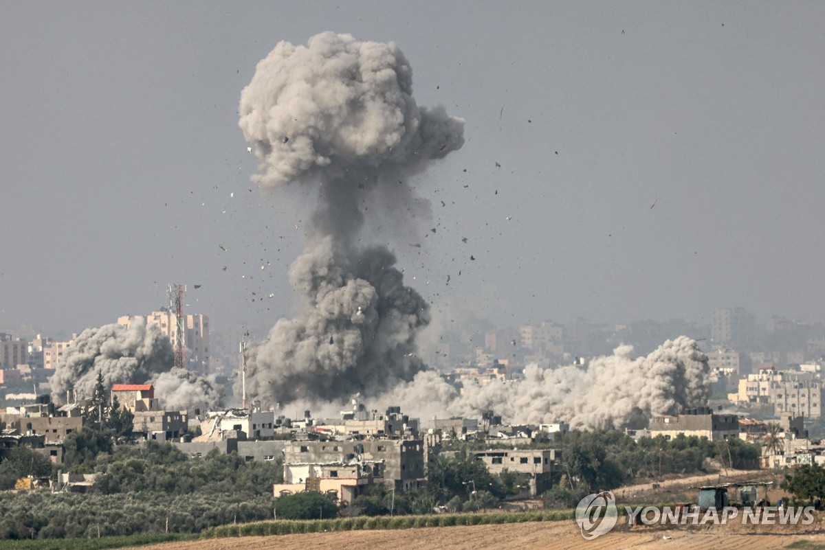 이스라엘, 가자지구 공습 강화…"주거지 공격에 50여명 사망"