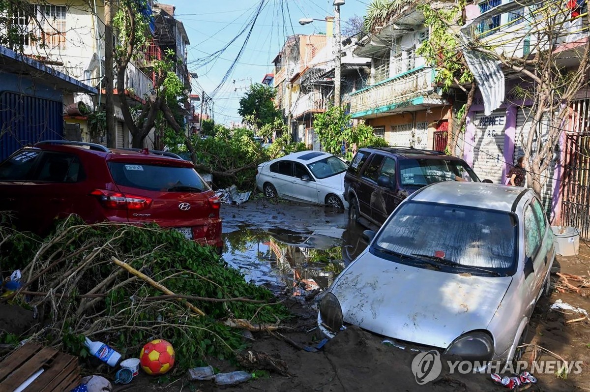 초강력 허리케인에 멕시코 휴양지 '초토화'…31명 사망·실종(종합)