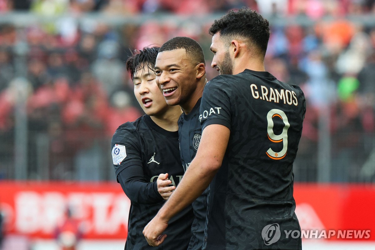 음바페에게 전한 이강인의 1호 도움…PSG, 3-2로 브레스트 제압