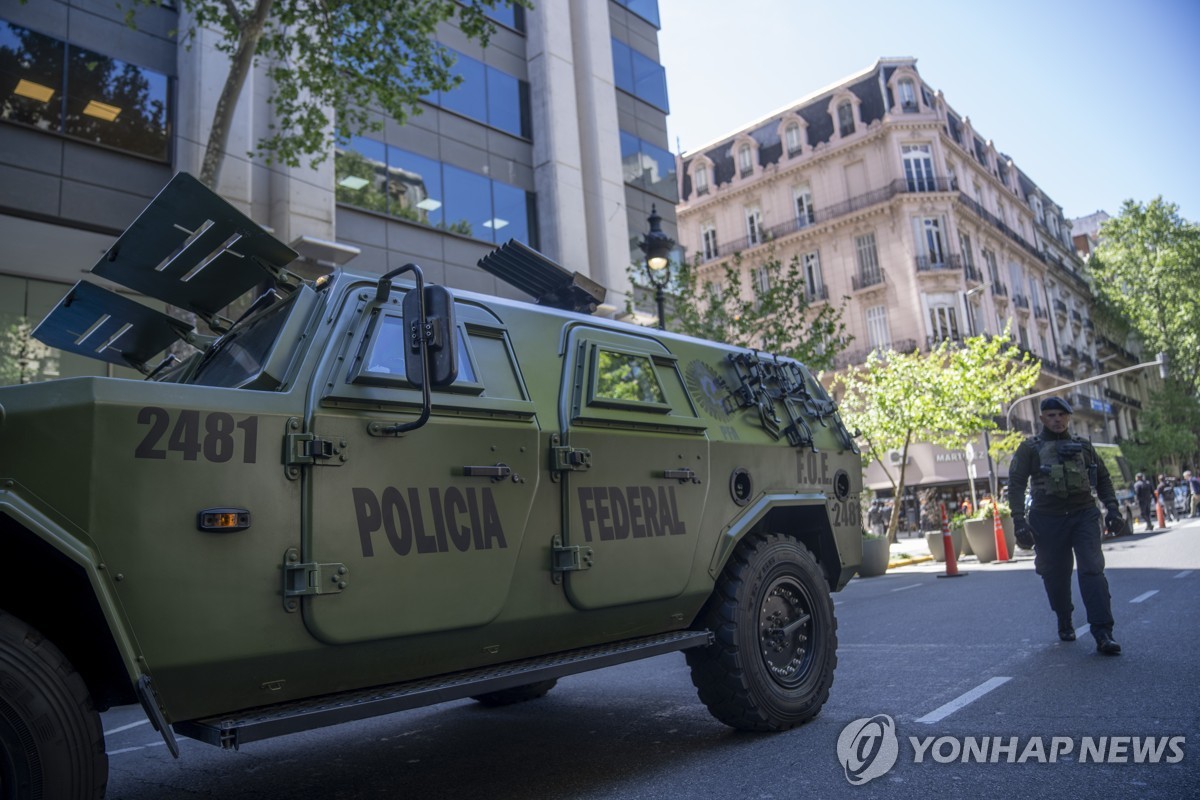 "아르헨 美·이스라엘 대사관에 폭탄" 허위 협박 10대 체포