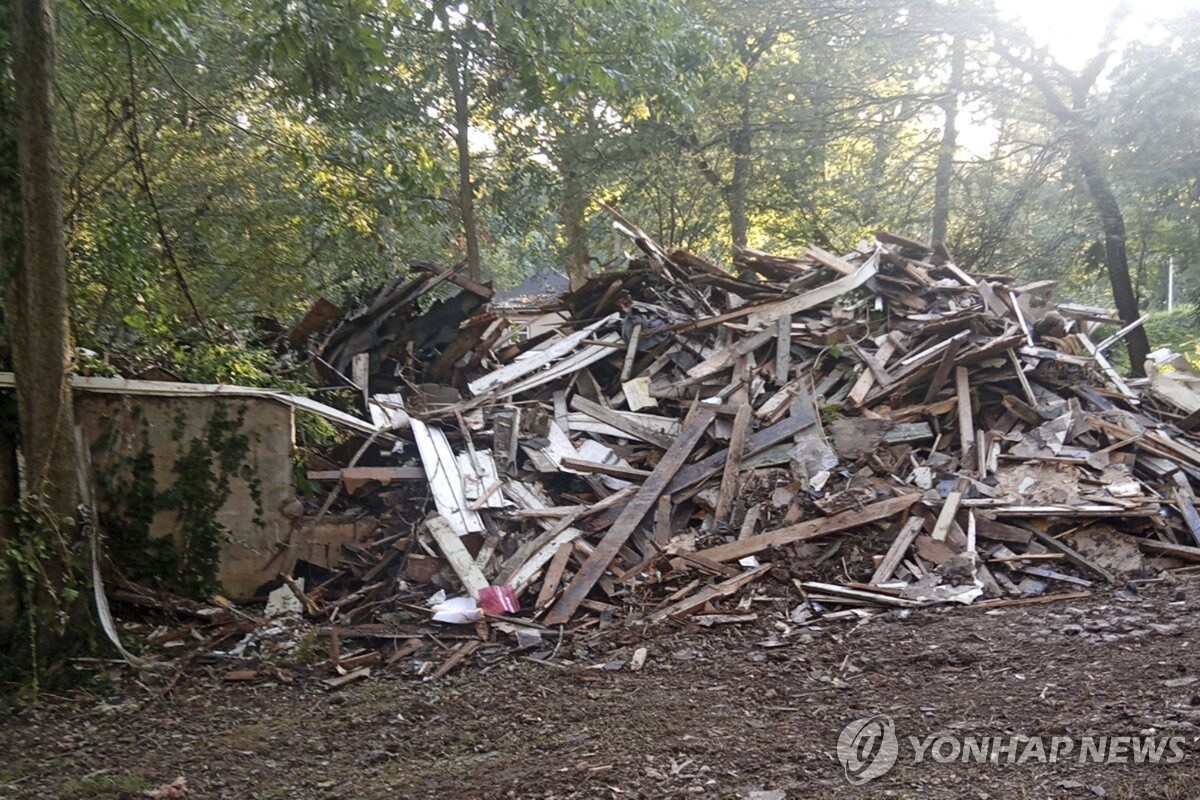 美서 주소 착각해 엉뚱한 집 철거…휴가 다녀와 보니 폐허로