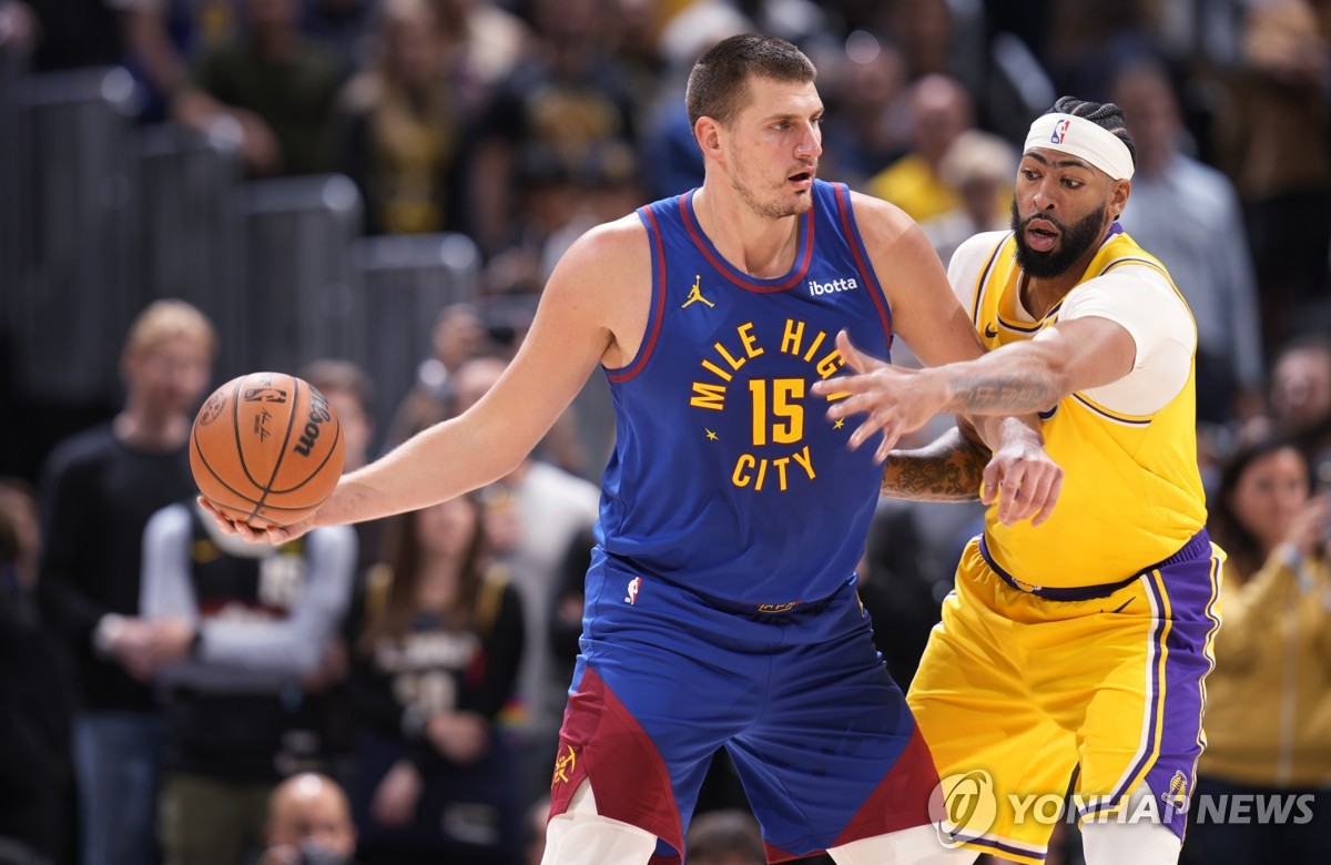 요키치의 위용…NBA 디펜딩 챔프 덴버, 개막전서 레이커스 완파(종합)