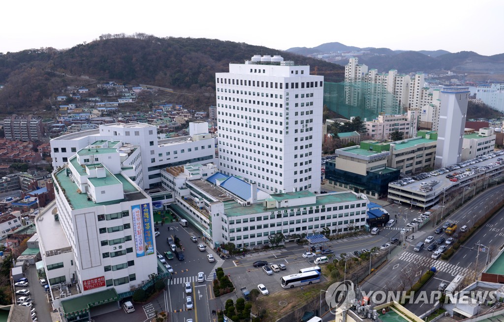 10년간 거대종양 남아공 여성, 고신대병원 의료봉사로 새 삶