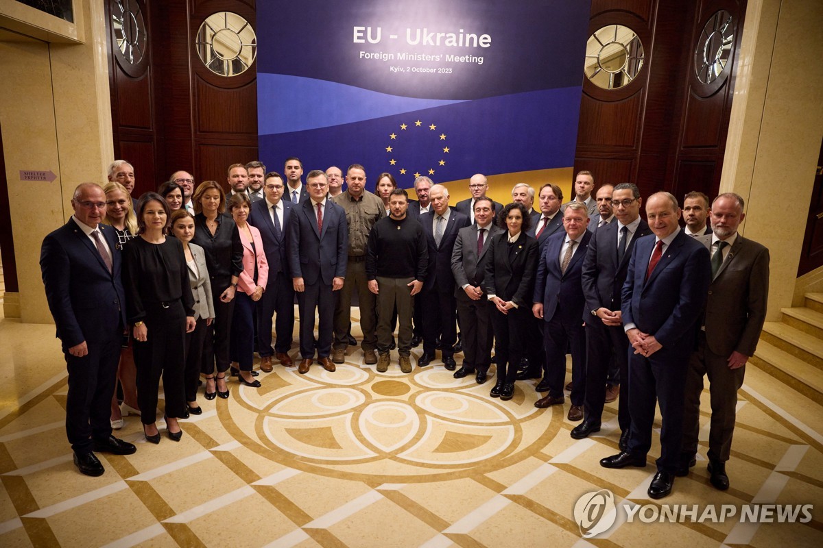 EU 외교장관들 키이우 집결…내년 7조원대 우크라 지원안 추진(종합)