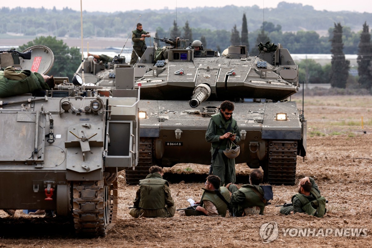 [이·팔 전쟁] 이스라엘 안보 민낯…군기지·탱크까지 속수무책 빼앗겨