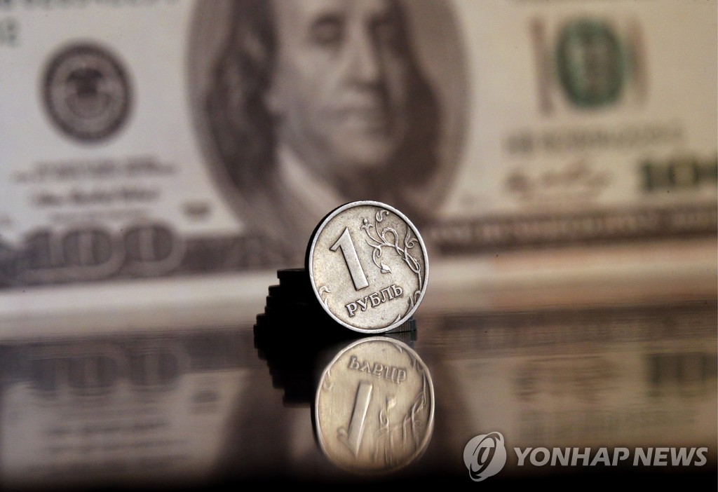 러시아 루블, 7주 만에 또 달러당 100루블 넘겨