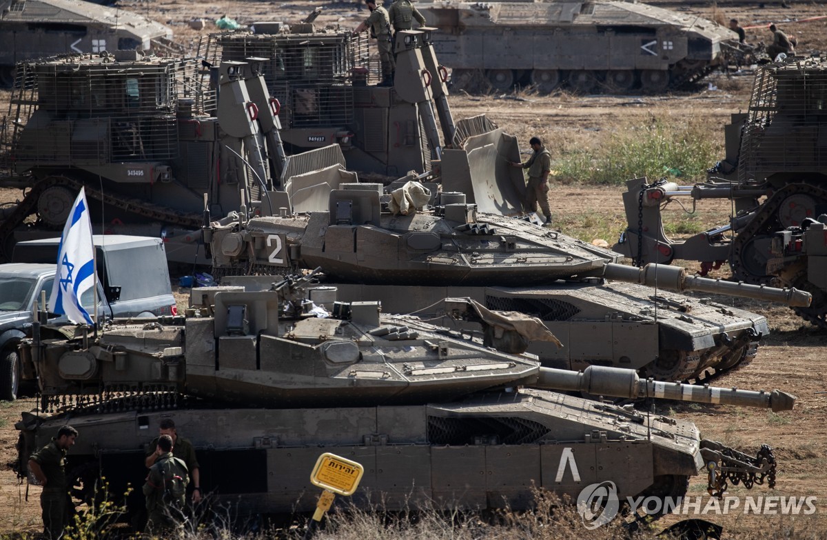 [이·팔 전쟁] 우크라전서 배웠나…철망 달고 등장한 이스라엘 탱크들