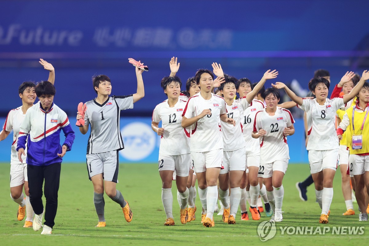 [아시안게임] 우즈베크 대파한 북한 여자축구, 일본과 6일 결승 격돌