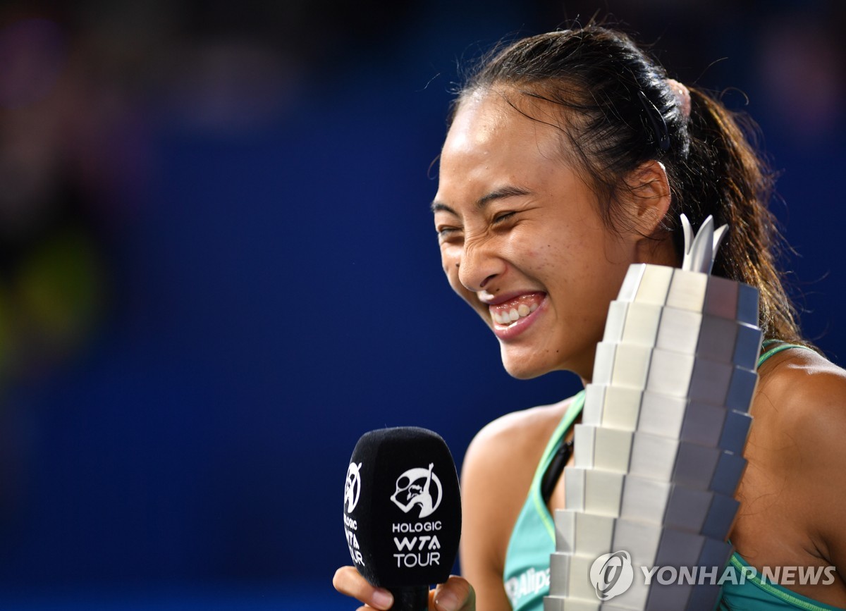 페르난데스, 홍콩오픈 테니스 우승…중국 대회 챔피언은 정친원