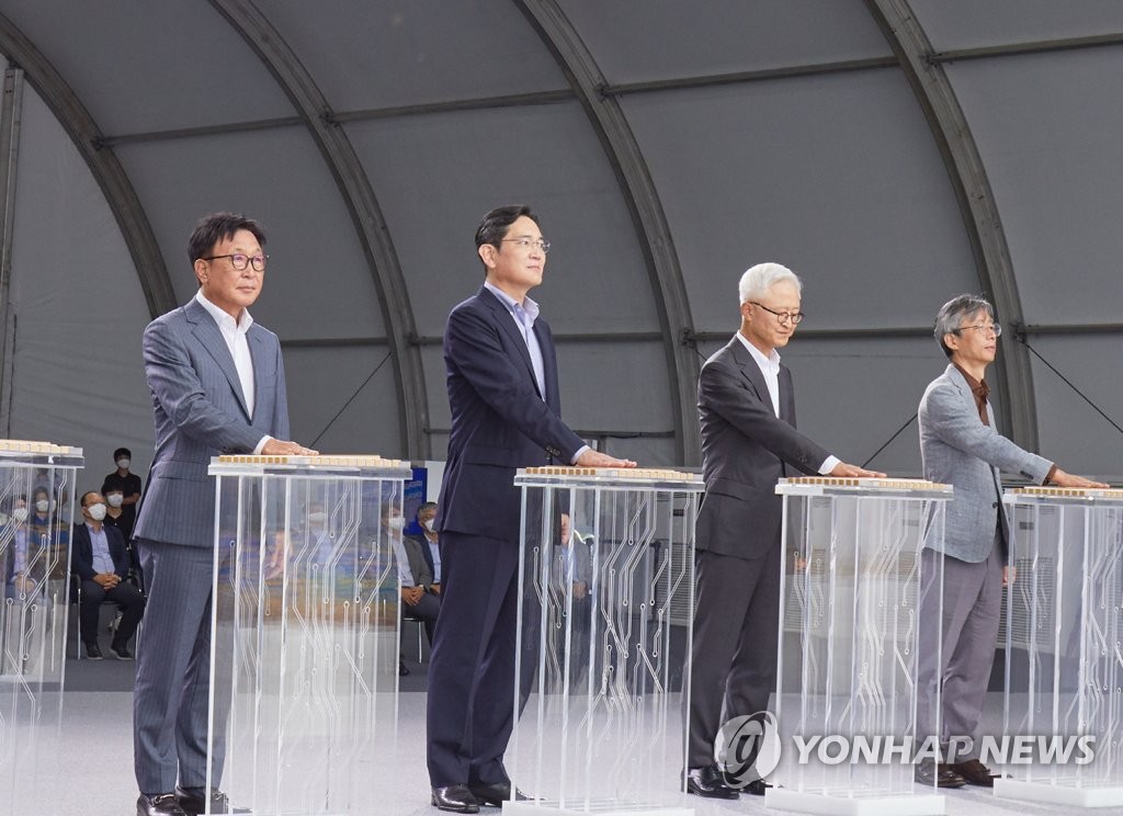 '삼성 반도체 태동지' 찾은 이재용 "재도약 혁신 전기 마련해야"