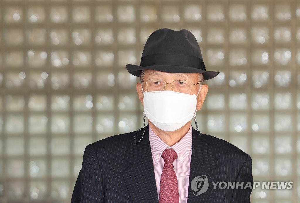 검찰, 김기춘 '블랙리스트' 파기환송심 징역 7년 구형