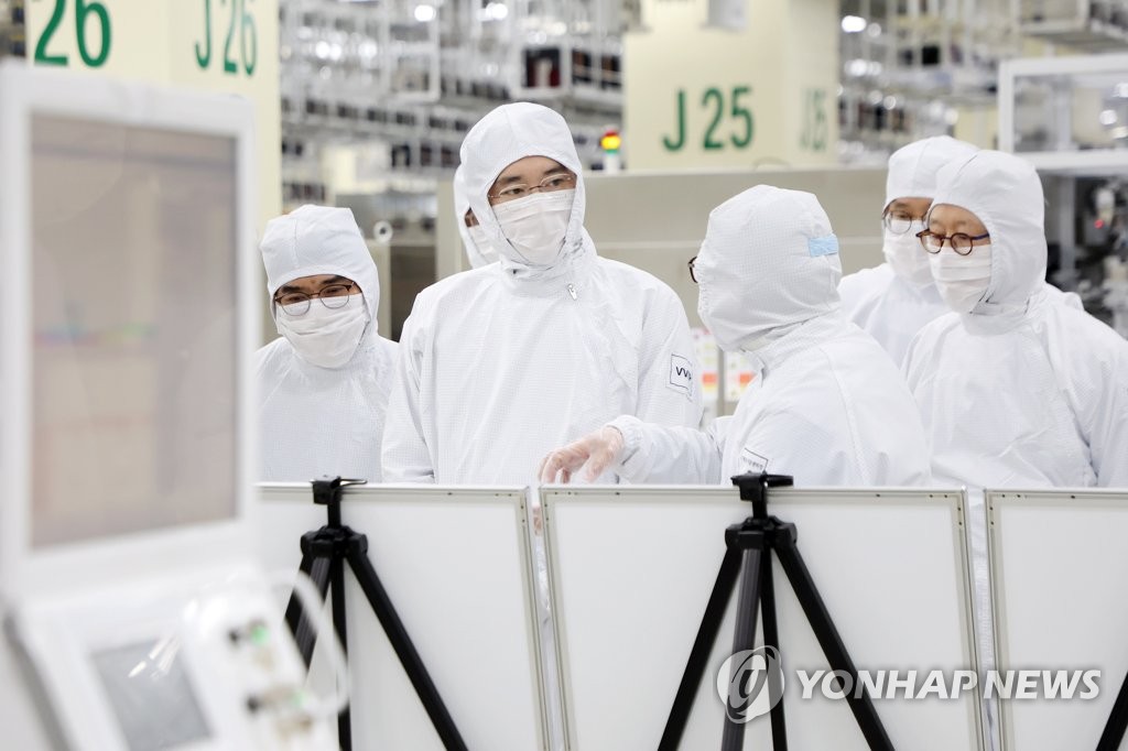 '삼성 반도체 태동지' 찾은 이재용 "재도약 혁신 전기 마련해야"