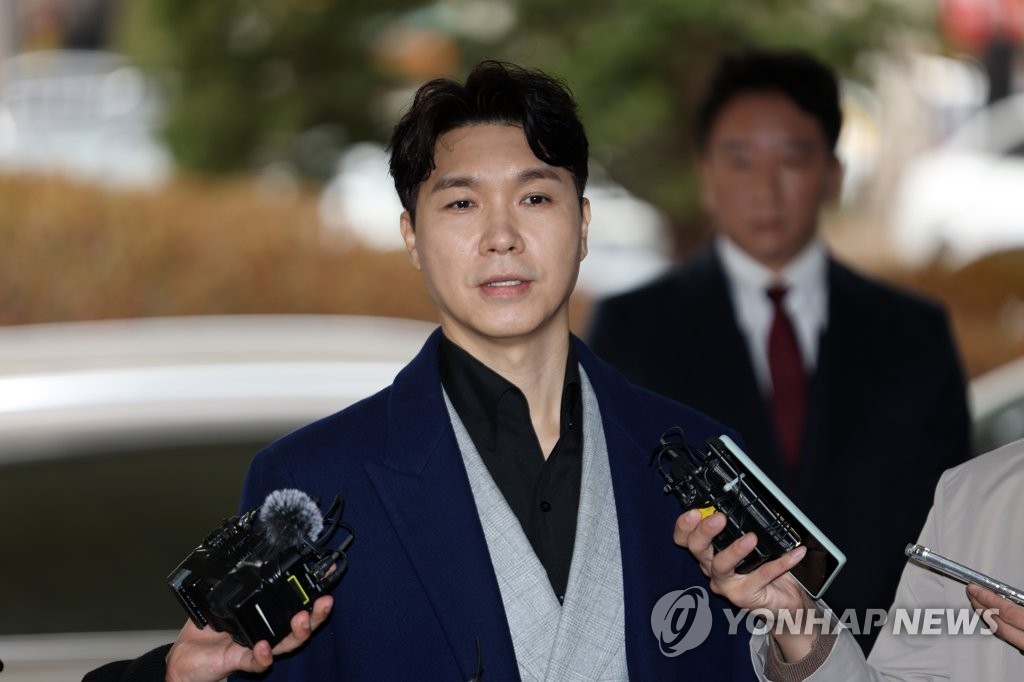 '박수홍 돈횡령' 친형 재판 '누가 썼나' 증언…형 감싼 부모