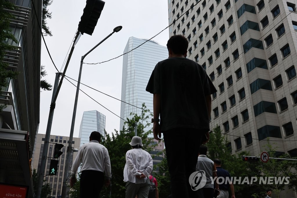 IMF, 내년 한국 성장률 2.4%→2.2% 하향…올해는 1.4%로 유지