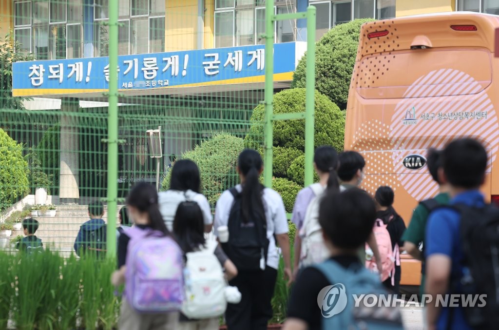 "벌 청소는 정당한 지도"…아동학대 고소당한 교사 무혐의