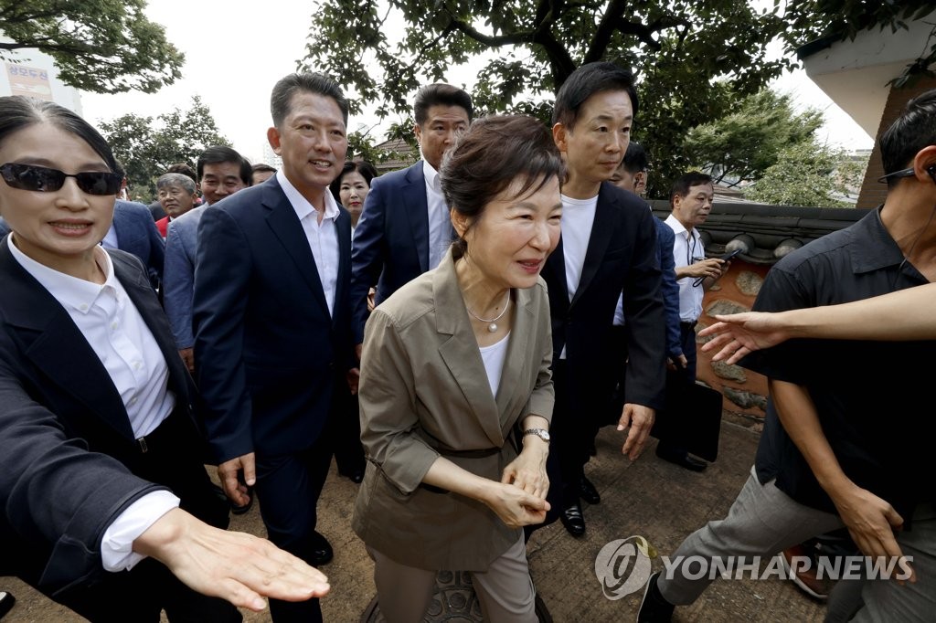 박근혜 "우리 정부와 국민이 여러 어려움 잘 극복할 것"