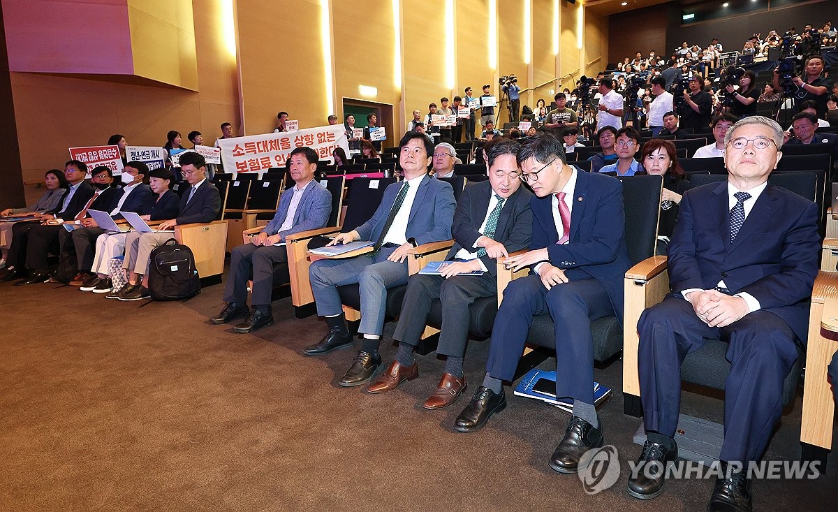 연금개혁안에 전문가들 "구체적 '숫자' 내놓고 공론화 부쳤어야"