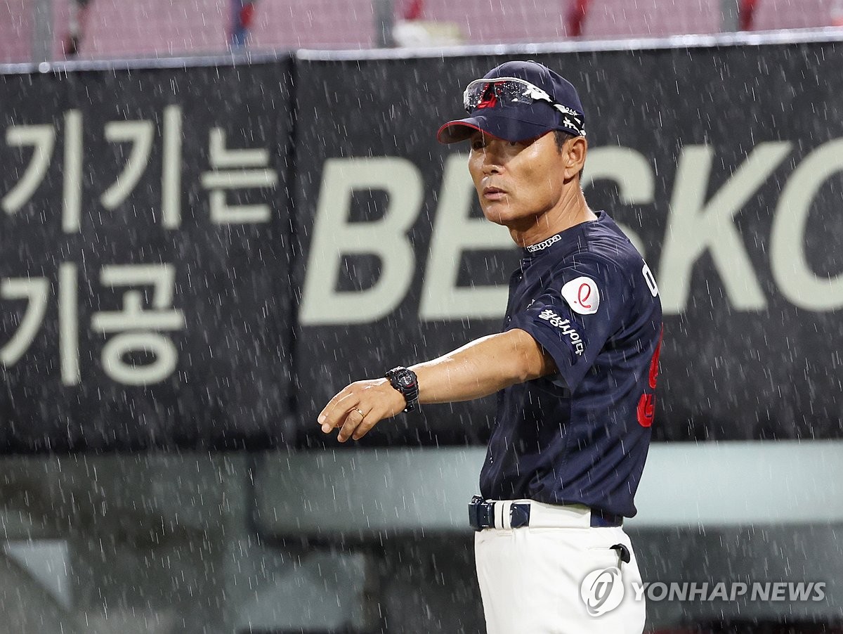 프로야구 롯데, 이종운 감독대행 등 코치 8인과 재계약 포기