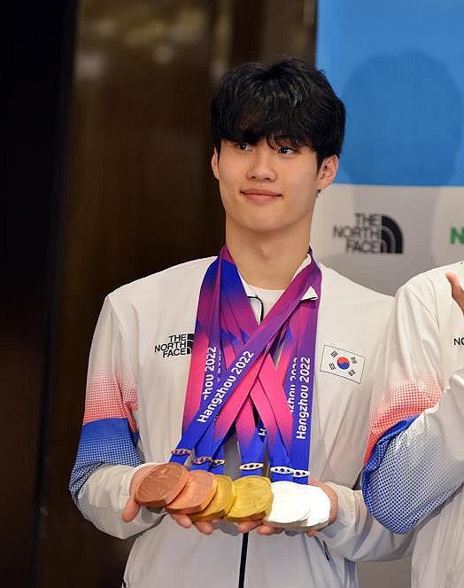황선우 "닷새나 쉬었다…세계선수권·올림픽 향해 다시 훈련"