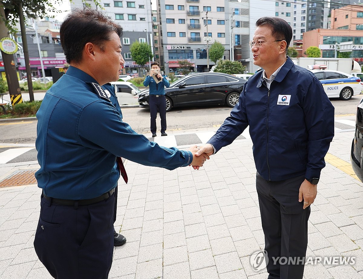 국무조정실장 "경찰, 조직개편 동요없이 범죄대응 집중해달라"