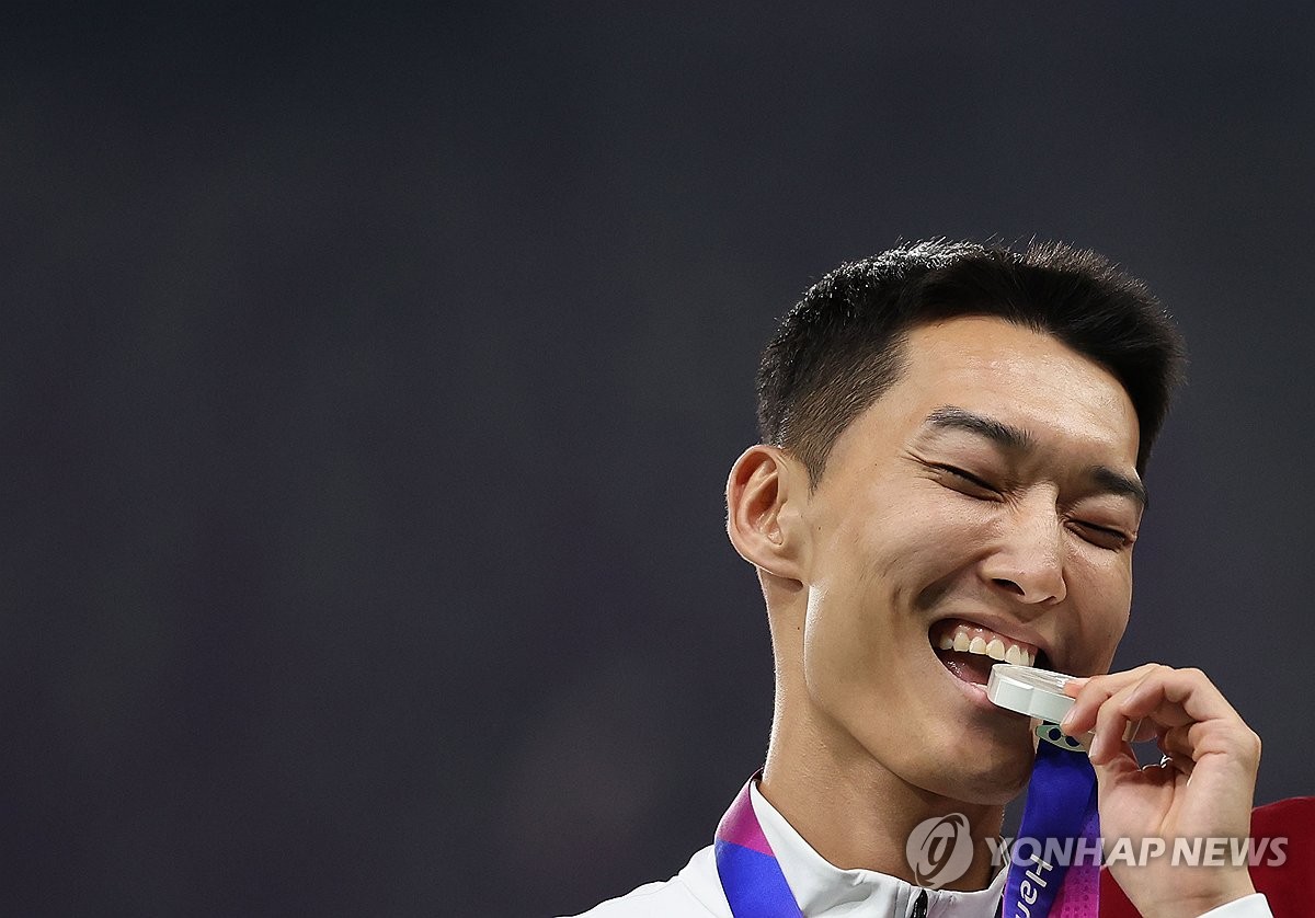 [전국체전] 높이뛰기 우상혁, 2ｍ32로 8번째 우승 달성…한국신은 실패
