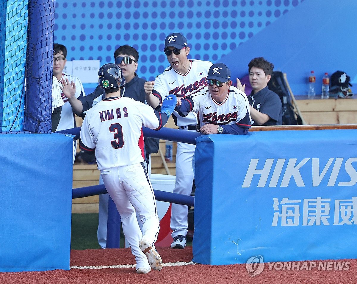 [아시안게임] 박세웅 역투+노시환 맹타…한국 야구, 일본 꺾고 결승행 청신호(종합)