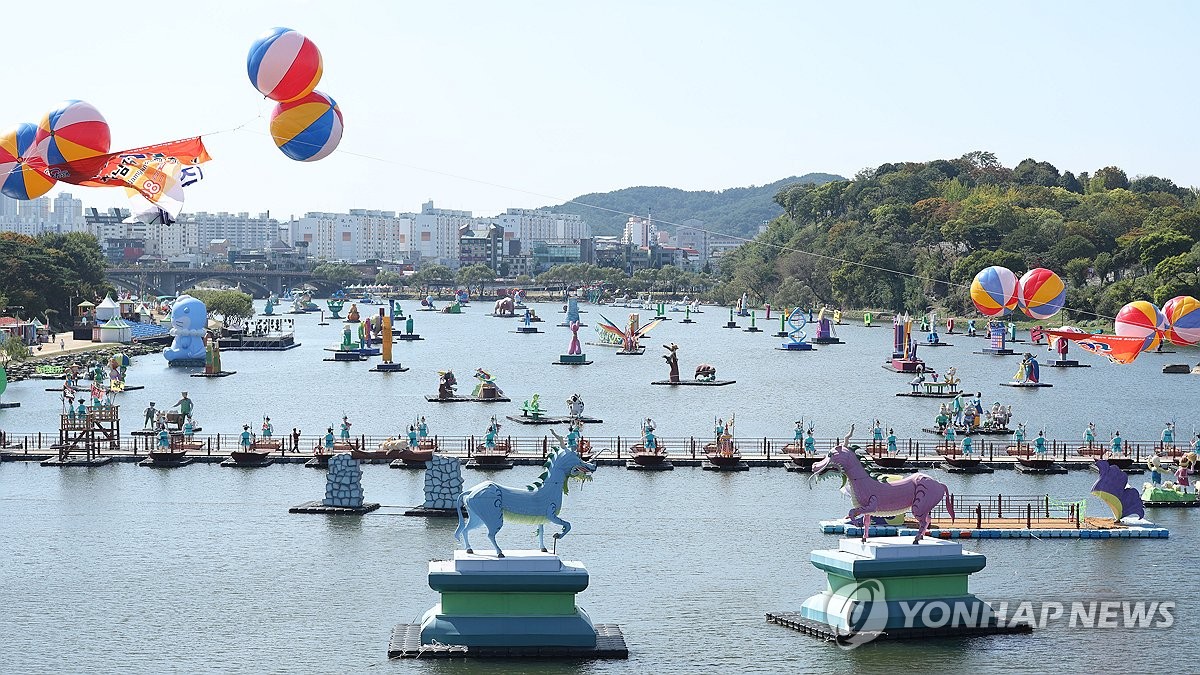 진주 10월 축제 방문객, 작년보다 하루 평균 1만명 늘어