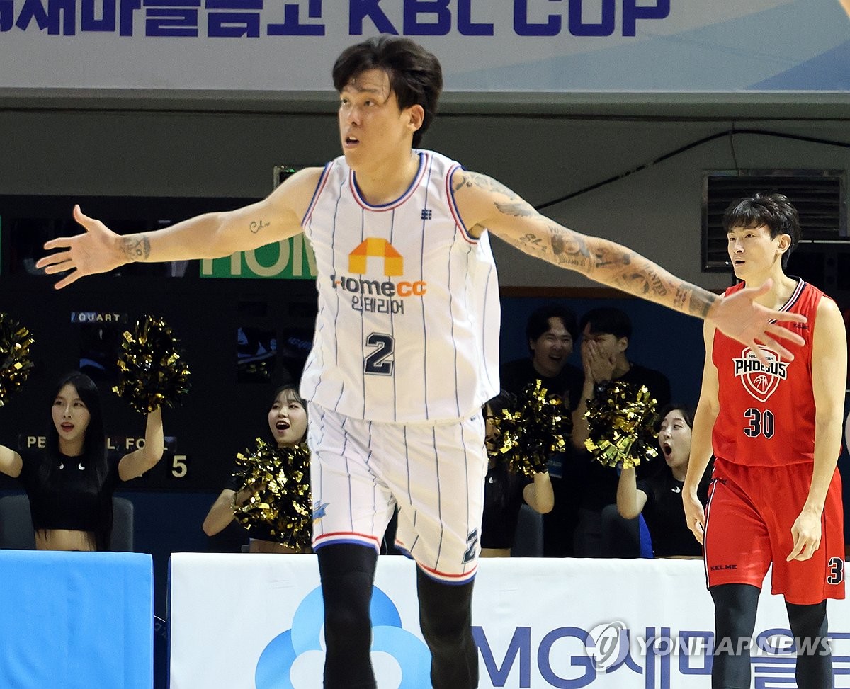 'MVP 존슨 24점' KCC, KBL 컵대회 우승…'아듀 전북'