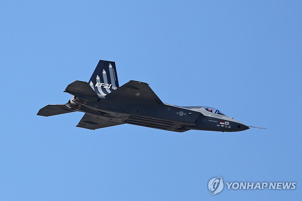 '서울 ADEX' 개막…B-52·KF-21 등 한미 공중전력 축하비행(종합)