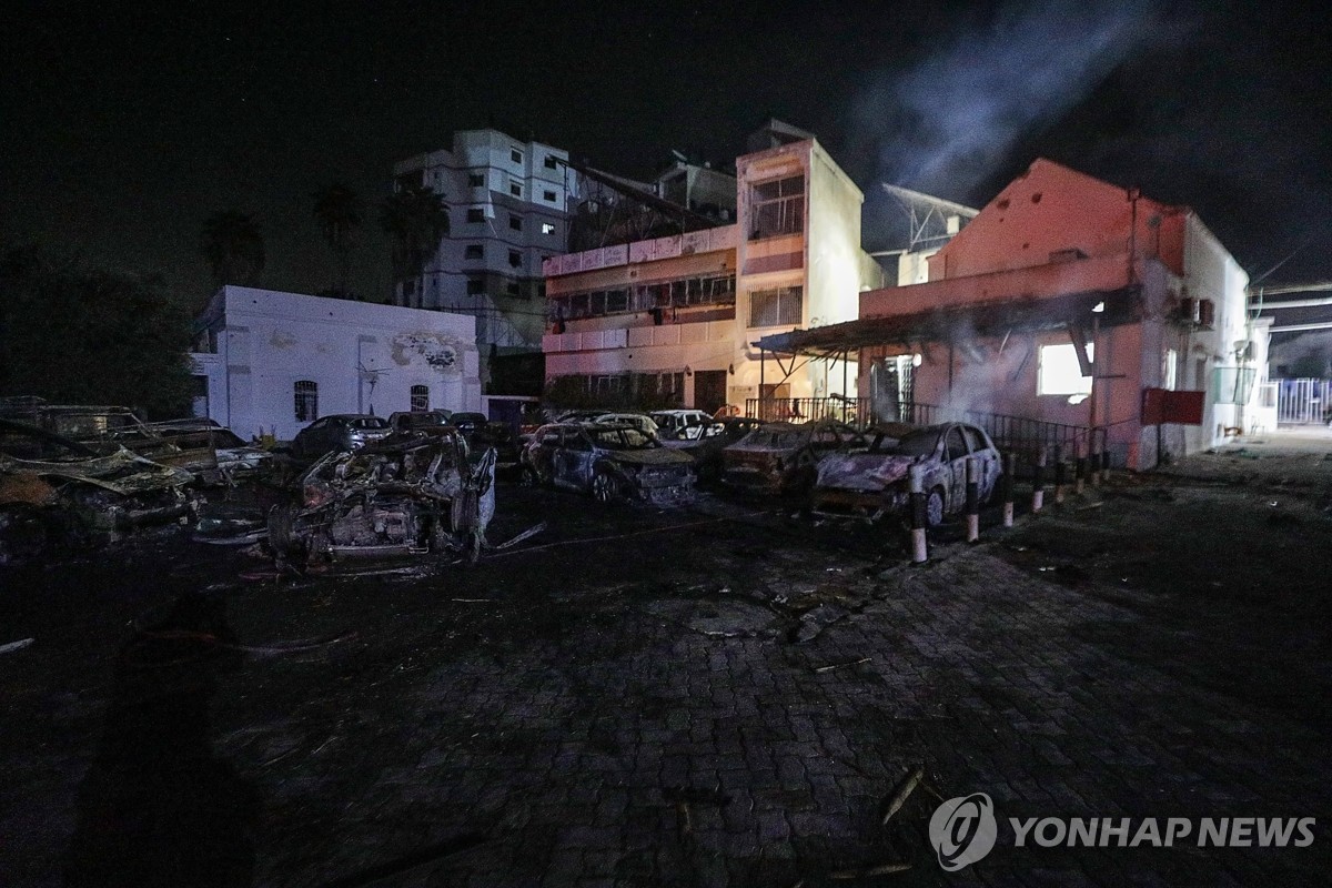 [이·팔 전쟁] "수술 중 천장이 무너졌다"…병원에 피신 온 이들도 참사(종합)