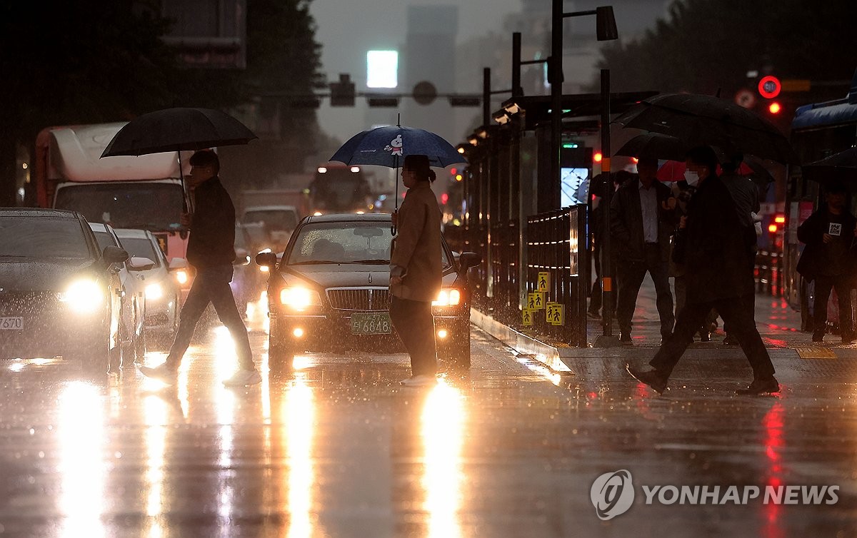 전국 흐리고 곳곳 비, 일부 지역 우박…최고 16∼22도