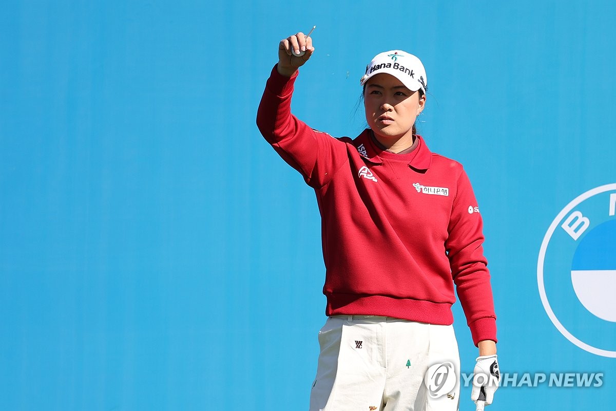 신지애, LPGA 투어 BMW 챔피언십 3R 공동 7위…선두와 3타 차