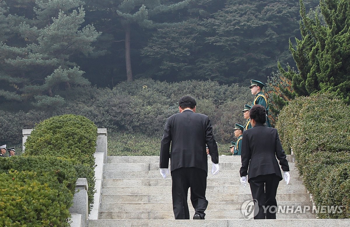순방 직후 박근혜 만난 尹대통령…'위기의 보수'에 결집 시그널 될까