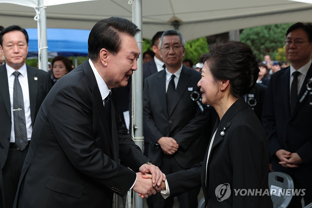 순방 직후 박근혜 만난 尹대통령…'위기의 보수'에 결집 시그널 될까