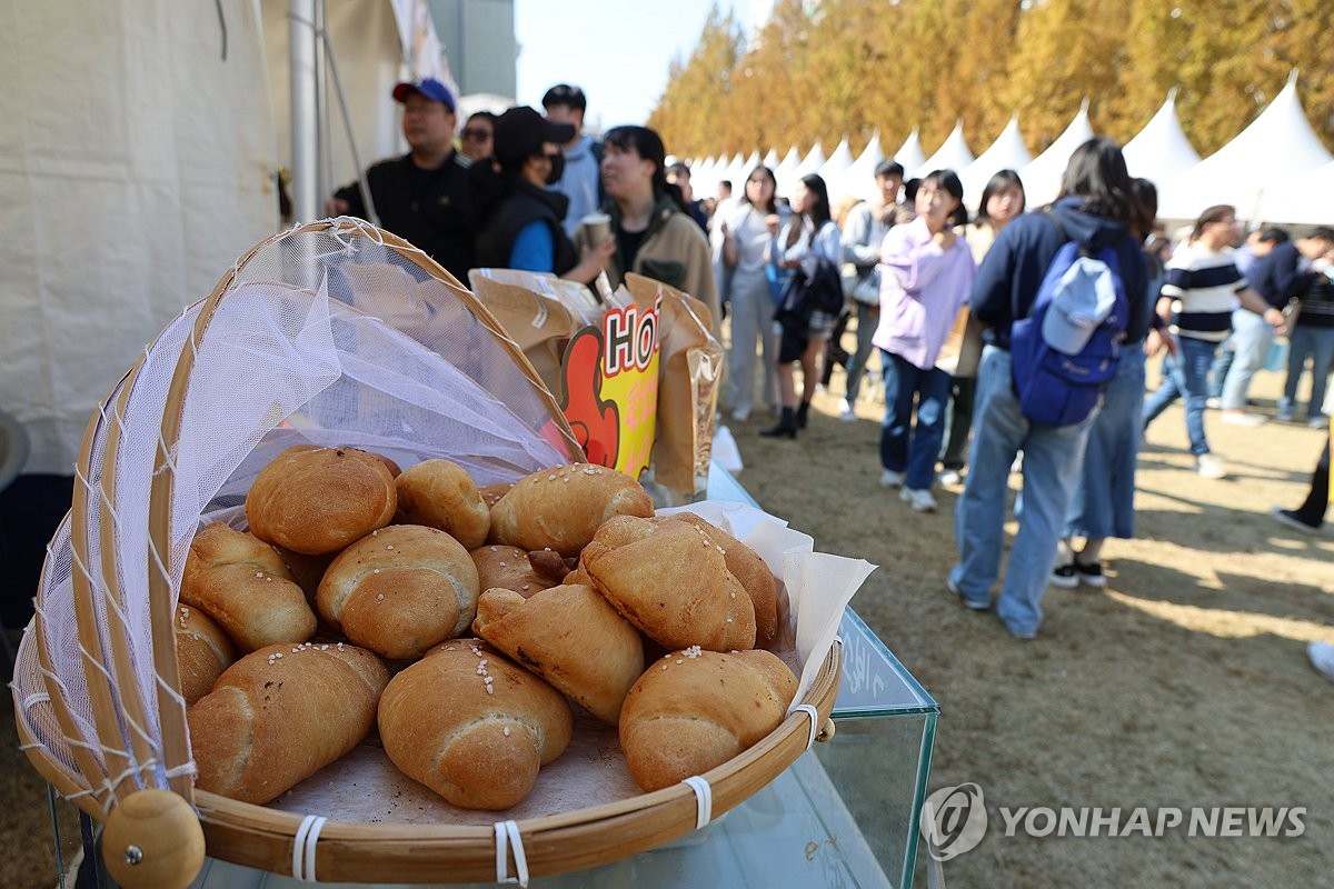 "대전으로 빵지순례왔습니다…" 대전빵축제 관광객 문전성시