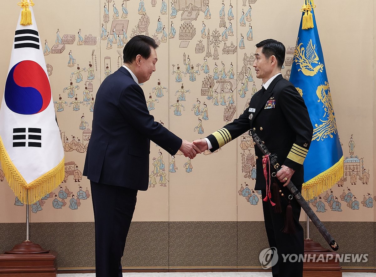 신임 육·해·공군 참모총장 취임…대적관·정신무장 강조(종합)