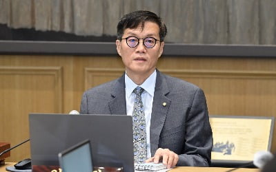 이창용 "한국, 유례없는 저출산 고령화…저성장 가능성 있다" [강진규의 BOK워치]