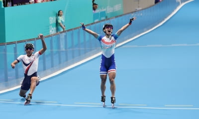 세리머니하다 역전 당했다…롤러 男 3000m 계주 '은메달'