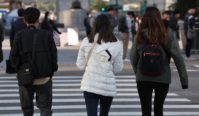 기온 뚝 떨어지자…벌써 패딩·바라클라바 찾는 사람들