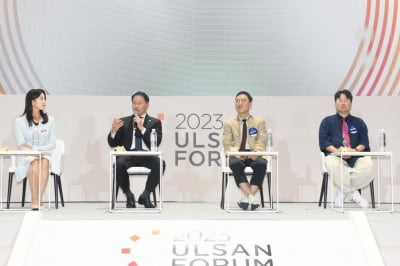 "기존 방식으론 안돼"…'데이터로 발상 전환' 강조하는 최태원