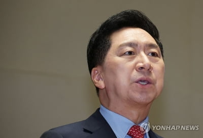 與 "이재명, 뜬금없는 영수회담 제안 말고 재판 충실히 임해야"