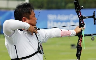 [아시안게임] 양궁 오진혁, 개인전 16강서 탈락…안산·이우석 등은 순항