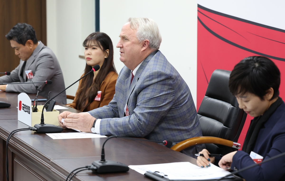 인요한 국민의힘 혁신위원장이 27일 오후 서울 여의도 국민의힘 당사에서 열린 제1차 혁신위원회 전체회의에서 발언을 하고 있다./사진=뉴스1