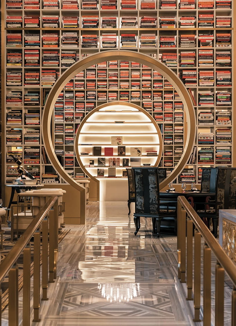 칼 라거펠트 마카오 로비에 있는 도서관.