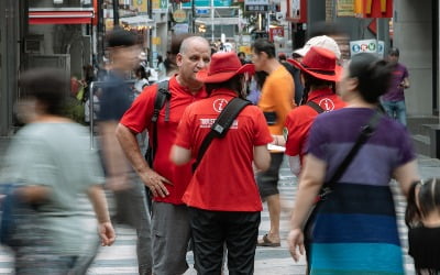 "중국 때문에 눈물나네"…1년도 안 돼 주가 '반토막'났다