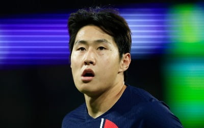 PSG 단장 "이강인은 실력 보고 영입한 선수…아시아 시장 반향 놀라워"