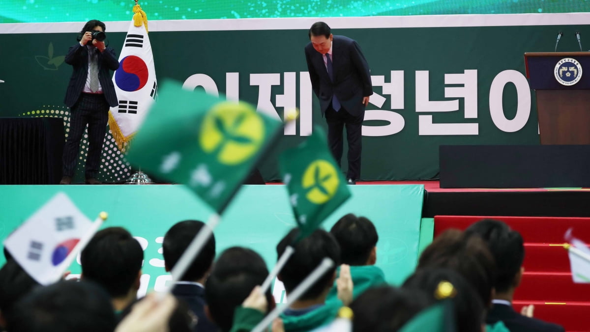 [포토] 尹 대통령, 전국새마을지도자대회 '청년의 약속 선포식' 참석