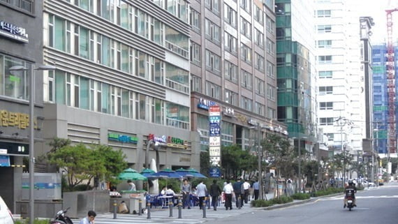 강남역 사거리 인근 카지노 사이트. 한경DB