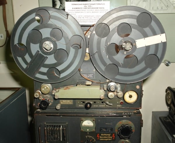 German Wehrm사설 카지노ht tape recorder AEG Magnetophon