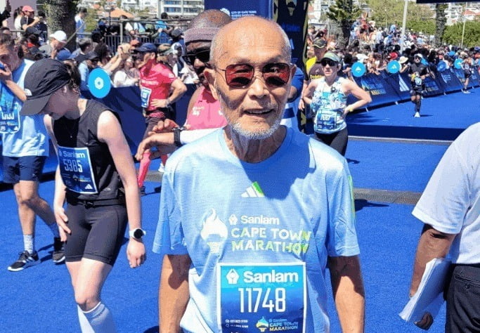 지난달 남아공 마라톤서 완주한 유재준씨. 